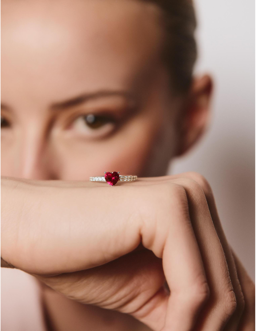 Bague Sacré-Cœur rouge accompagnée argent